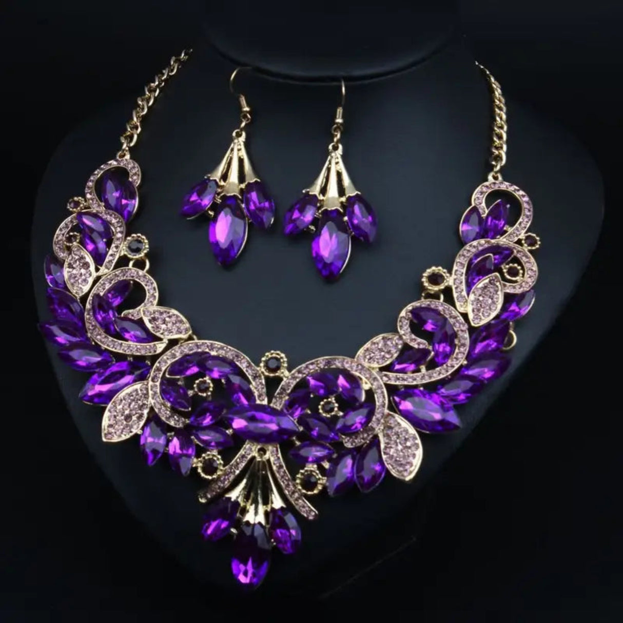 Devine Necklace Set